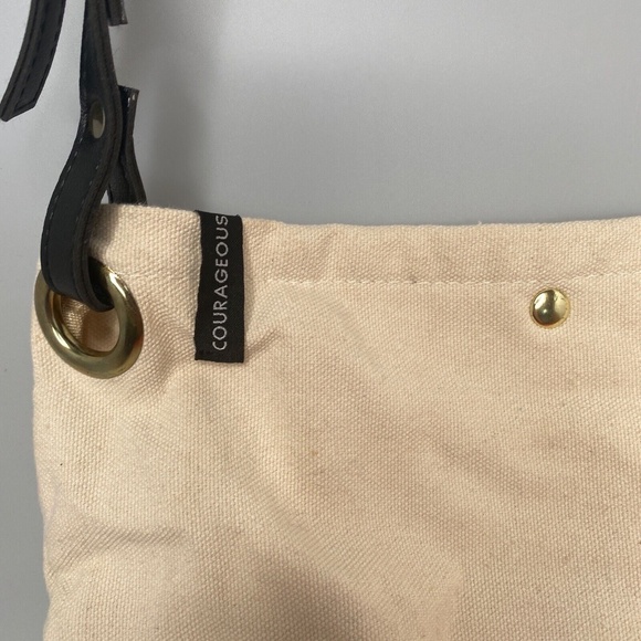 Courageous Women's DSM Half Marathon Shoulder Tote Bag with Pouch Accessory - Picture 13 of 13